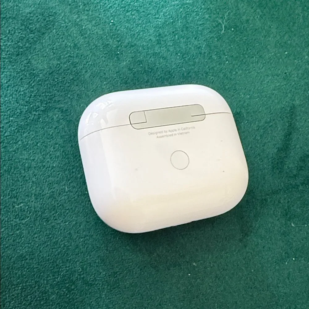 REFURBISHED AirPod Pro 2 - With White Wireless Earbuds Case - LIKE NEW